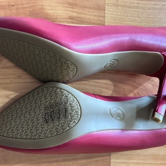 Michael Kors Sexy Heels Great for Valentine’s Day - Picture 10 of 11